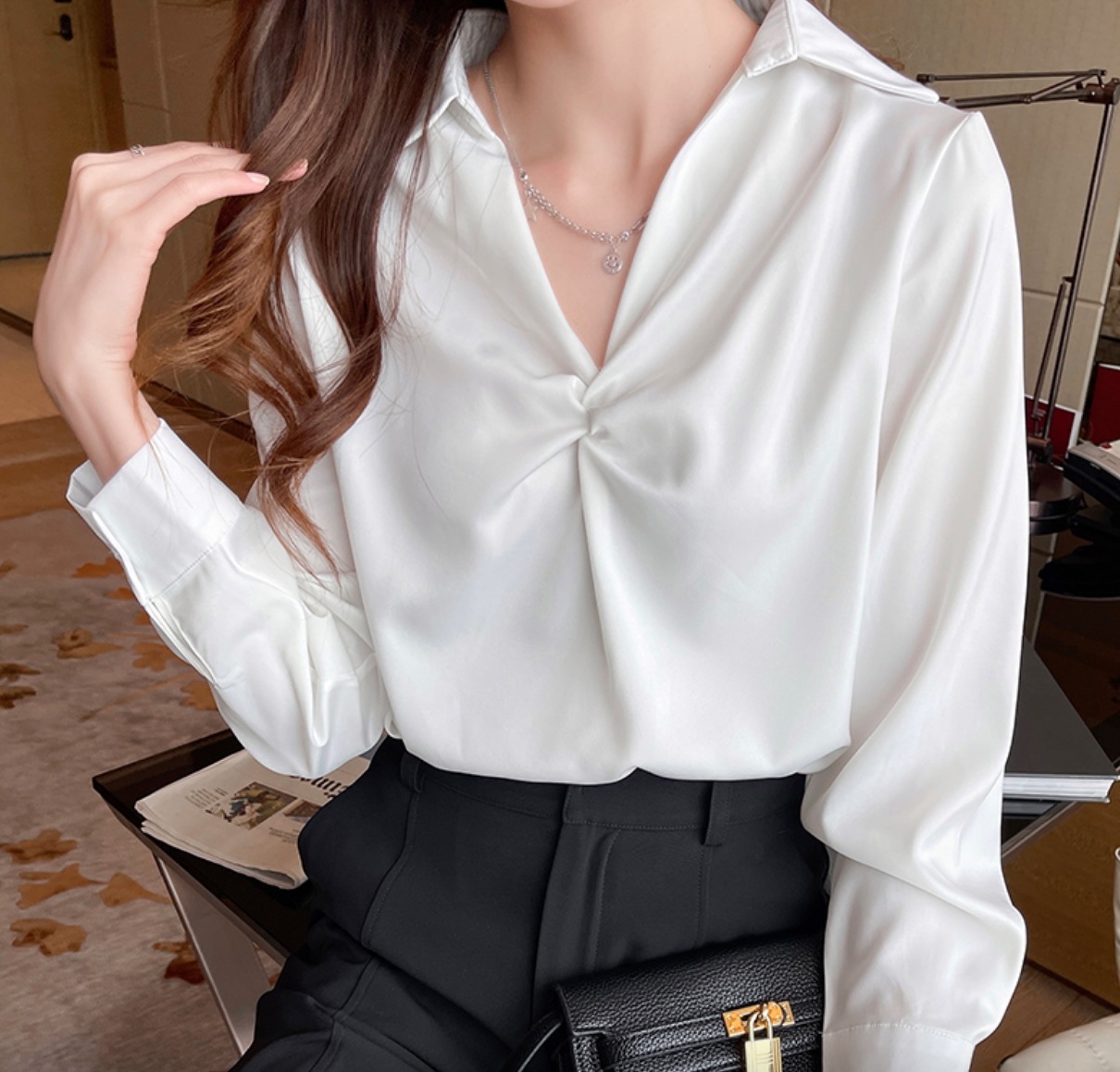 カットソー レディース 長袖 Vネック 肌みせ おしゃれ かわいい 大人可愛い きれいめ シンプル カジュアル 大人 無地 春 秋 ママ 学生 デート お出かけ ホワイト ピンク ブルー トップス 4,775円