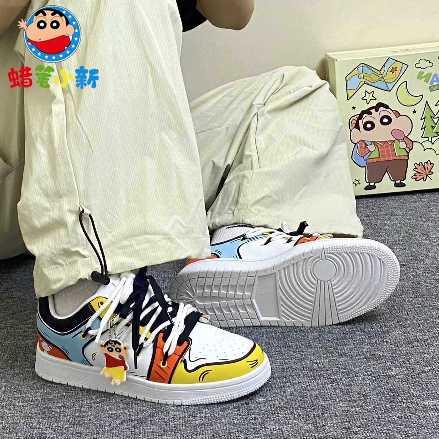 迅速な出荷 新品販売 クレヨンしんちゃんアニメ限定メンズシューズ 在庫が限られている