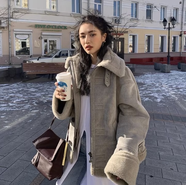 レディース ブルゾン ボアジャケット ムートン フライトジャケット 長袖 襟付き オーバーサイズ ベルト ファスナー ボア ファー かわいい 大人可愛い きれいめ カジュアル 上品 おしゃれ