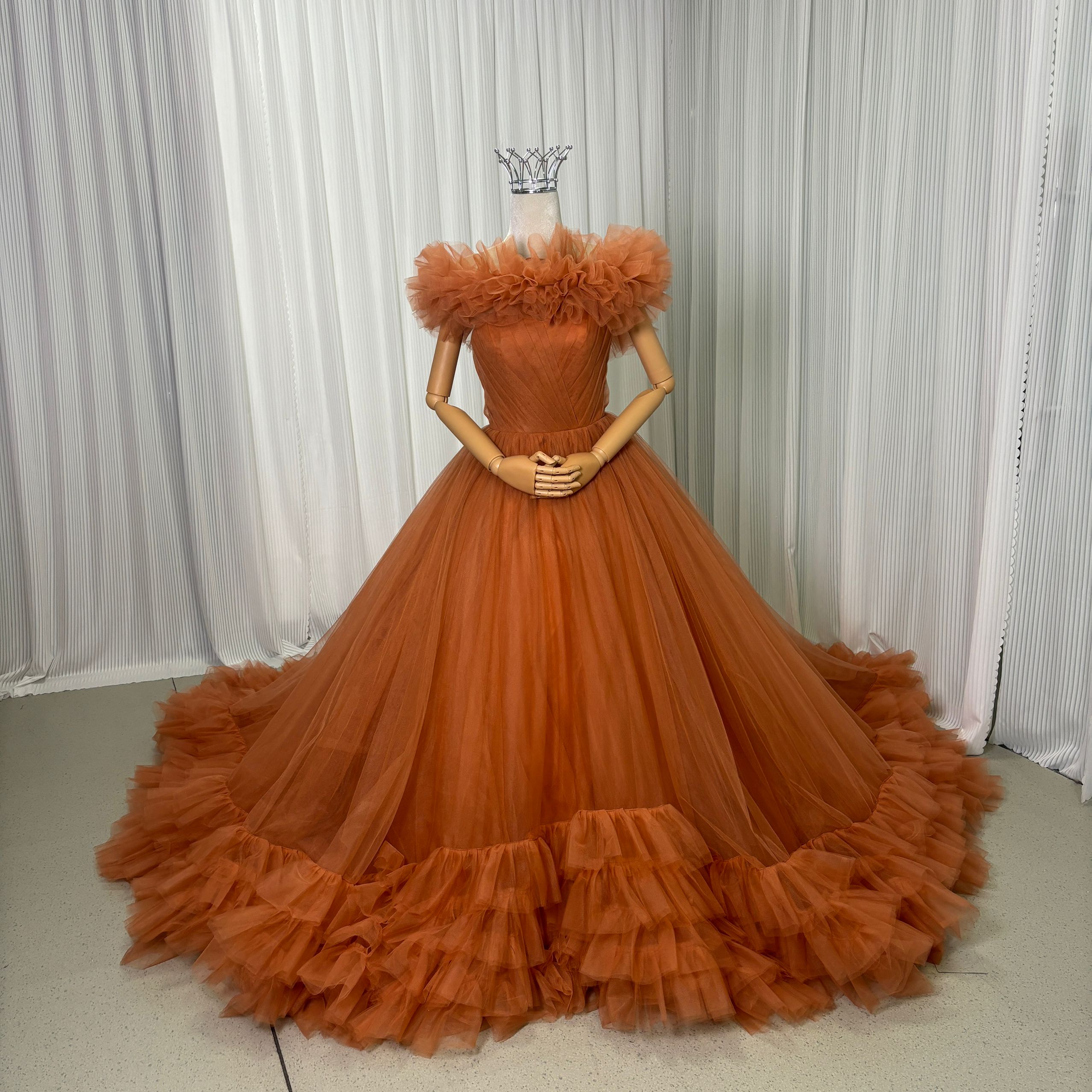 オレンジ カラードレス 取り外しオフショルダー ラッフルフリル 華やかなトレーン 前撮り
