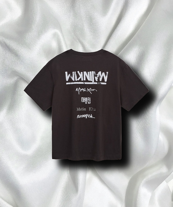 Matin Kim HANGEUL LOGO BIG Tシャツ Exploring Korean Fashion