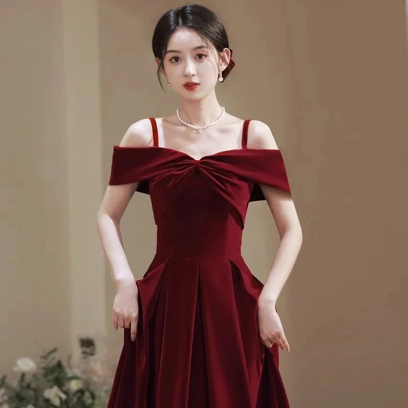 レッドトーストウェア2024新しい花嫁小さな婚約ドレスホームハイエンドイブニングドレスレディース宴会