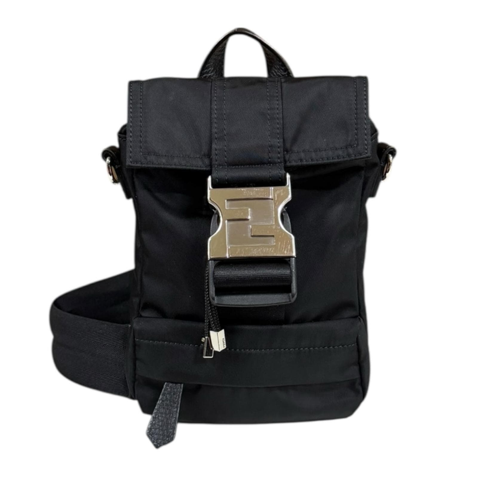 フェンディ フェンディネス ショルダーバッグ ナイロン 7VZ068 ブラック FENDI 中古 美品 46,200円