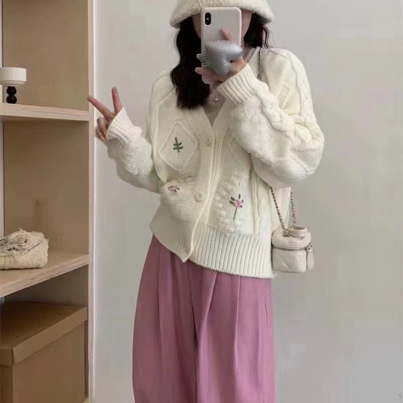 韓国版2024刺繍ケーブルセーターカーディガンニット厚く短い怠惰なファッションプチトップ女性用