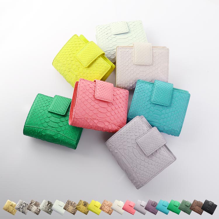 ダイヤモンドパイソンレザーベロ付き折り財布