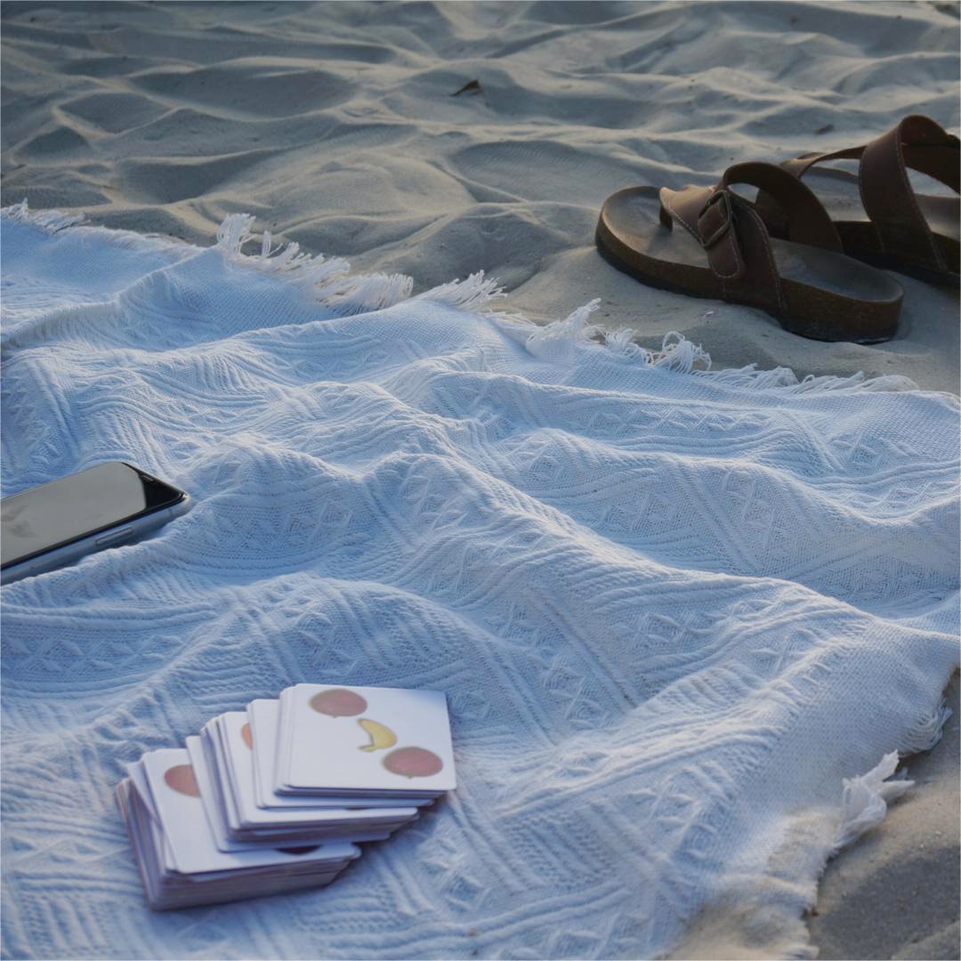 海辺のビーチマット白いビーチクロス無地ポータブル折りたたみ式ピクニックマット厚手の防水・防砂ブランケット
