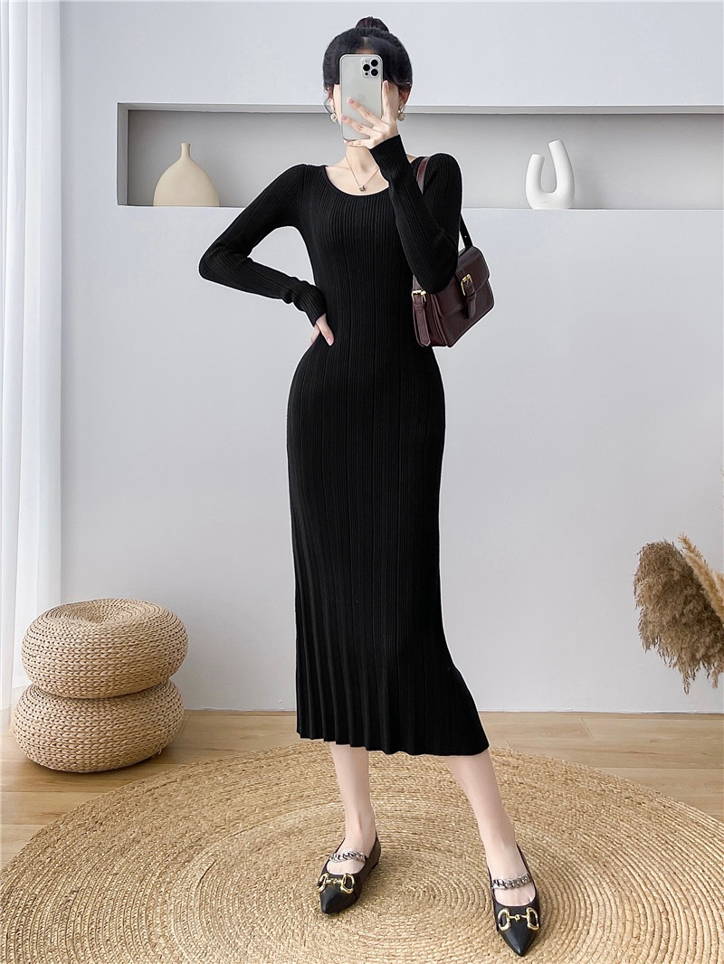 ヴィンテージシンプルUネックタイトボトムパッケージヒップスカート秋冬インナー長袖ニットワンピースリトルブラックスカート