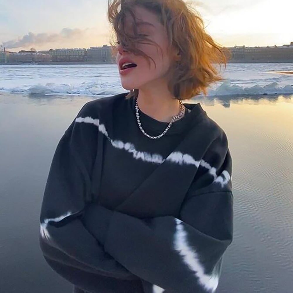 絞り染め ボーダー柄 ラウンドネック トレーナー l プルオーバー ショート ショート丈 袖あり 長袖 ドロップショルダー 萌袖 襟なし 裏起毛 かわいい 大人可愛い シンプル カジュアル 大