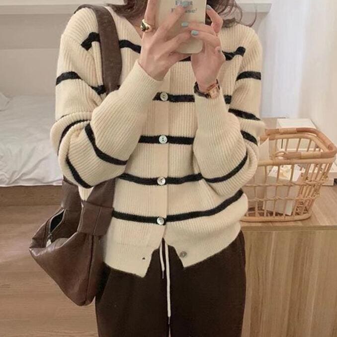 秋冬 韓国のファッション 新しい 簡単な 通勤 り カジュアル 気質 ゆったりした外着 優しくてだるい風 セーター カーディガン 2025Z57