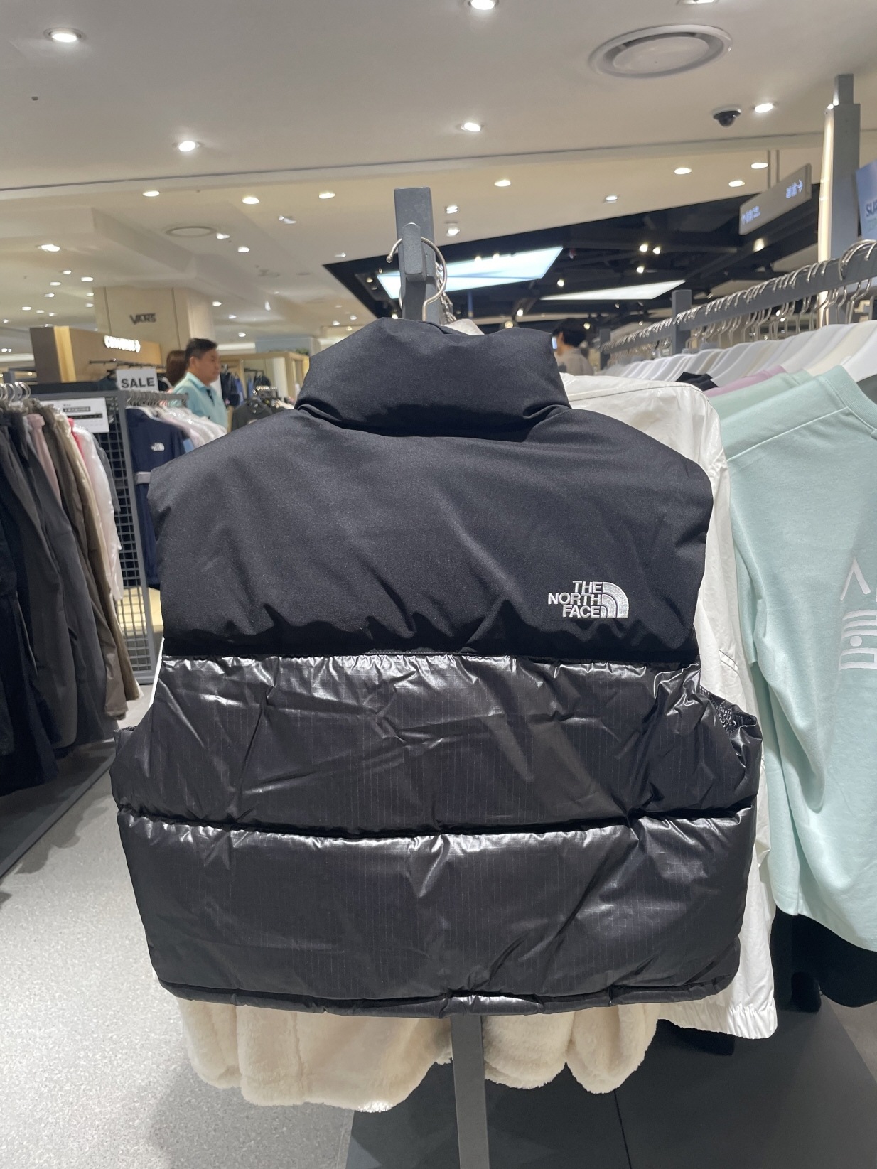 Qoo10 ザノースフェイス WS NUPTSE VEST 無地 ミド