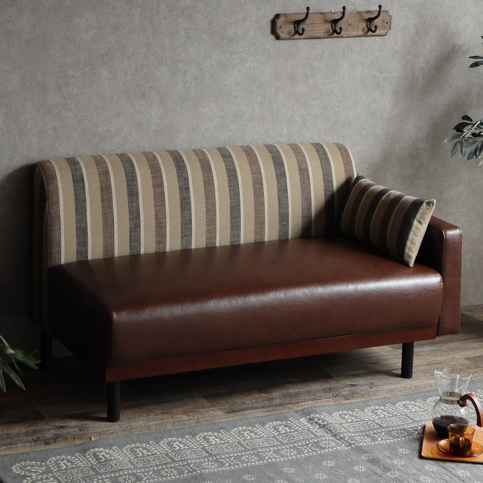 家具350 ソファー 2人掛け 幅128cm ベンチ ストライプ 片肘 ロー クッション付 おしゃれ ブラウン 135003