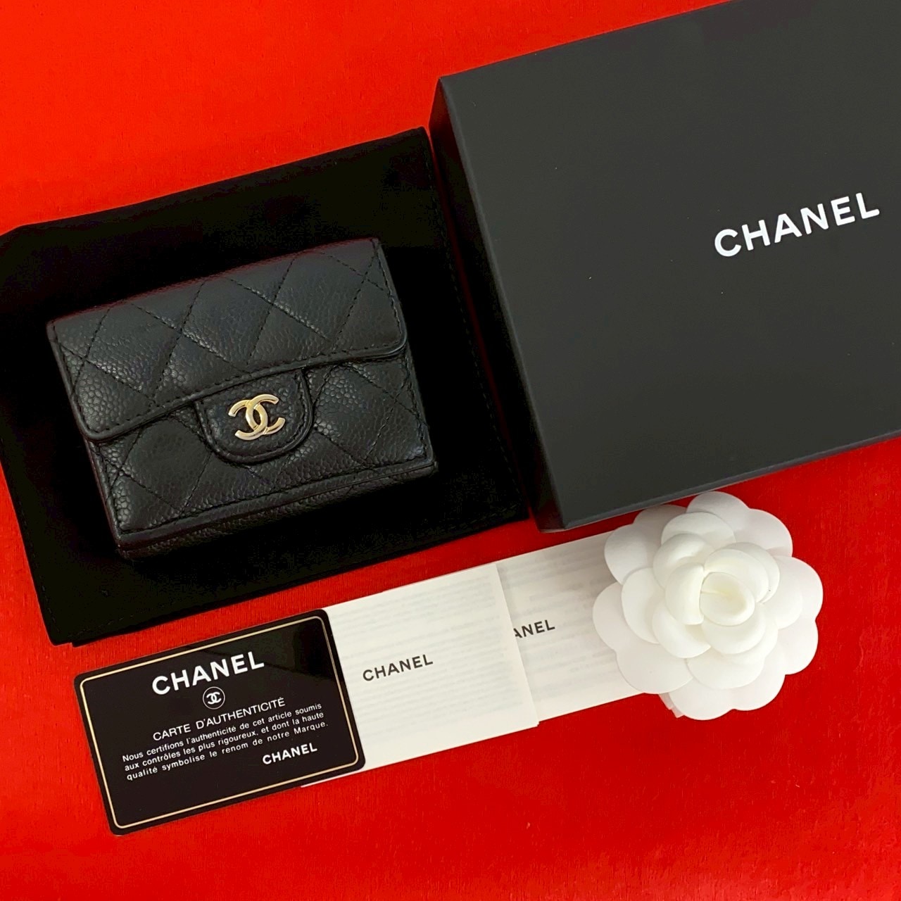 マトラッセ ココマーク三つ折り財布 キャビアスキン ブラック 21047