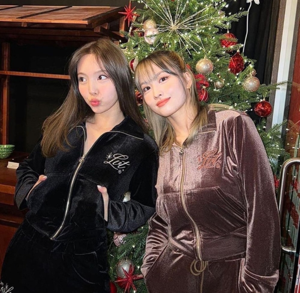 [GLOWNY ] twiceナヨン着用　裏起毛フーディー GLOWNY ] twiceナヨン着用 裏起毛フーディー