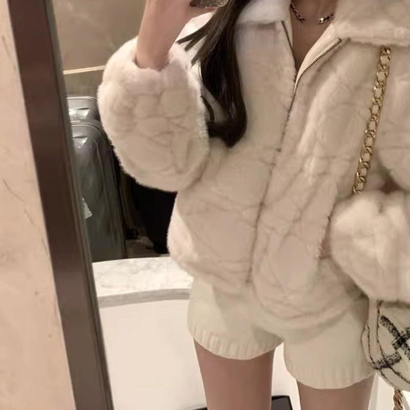 白のエココート女性のチェック柄開襟短毛の上着ウールコート