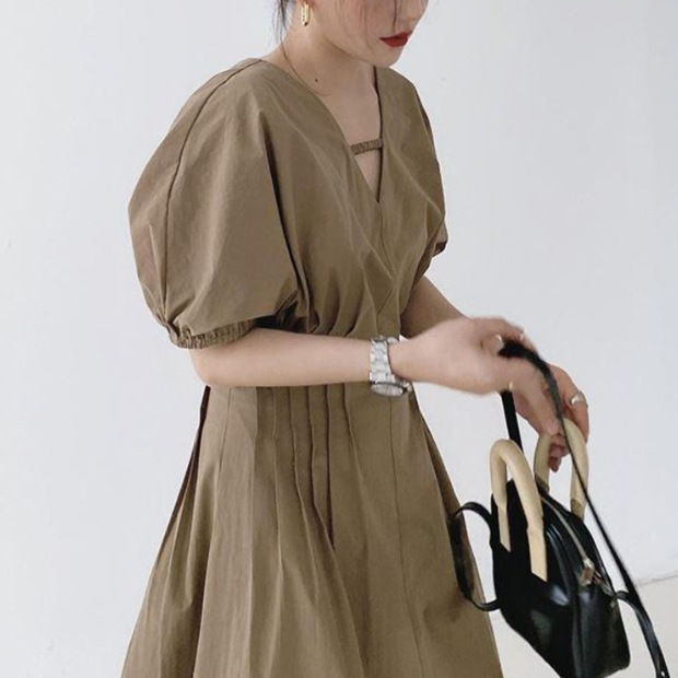 ワンピース ロングスカート ワンピドレス 膝下 ロング ロング丈 袖あり 半袖 ボリューム袖 パフスリーブ Vネック 襟なし ワイド 切り替えデザイン ウエスト痩身 薄手 かわいい 大人可愛い