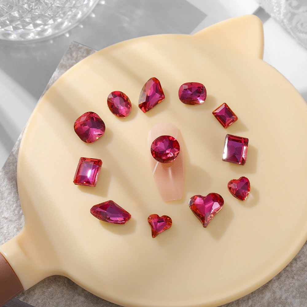 ローズレッドマニキュアダイヤモンドジュエリーな形状クリスタルファットスクエアラブラブアックスポイントネイルアクセサリーラインストーン