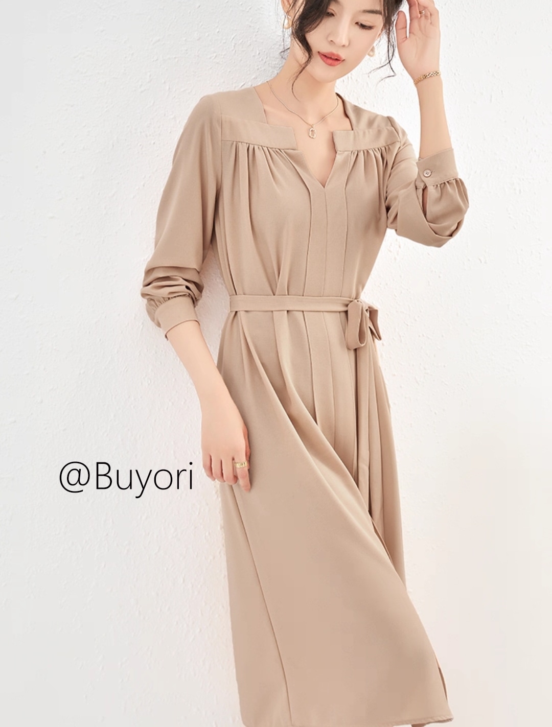 小衆方襟締め腰の長袖のAラインのワンピース2025年の秋のシンプルな通勤しわのスカートの中で長い日常の通勤スリムな腰を集めてやせて見えるシンプルなレジャー 5,075円