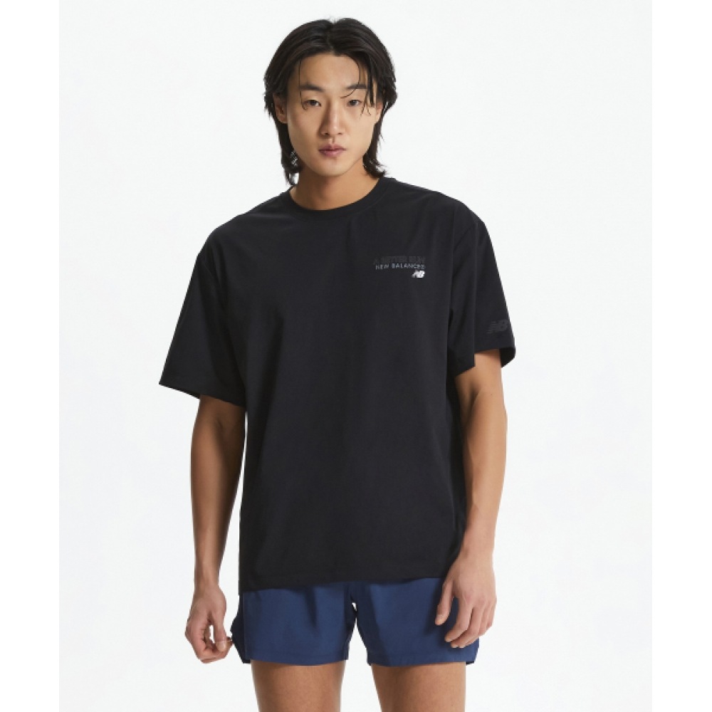 ニューバランス NBNEF25303/UNI アナと雪の女王ランニングピクトグラム半袖Tシャツ (ブラック)