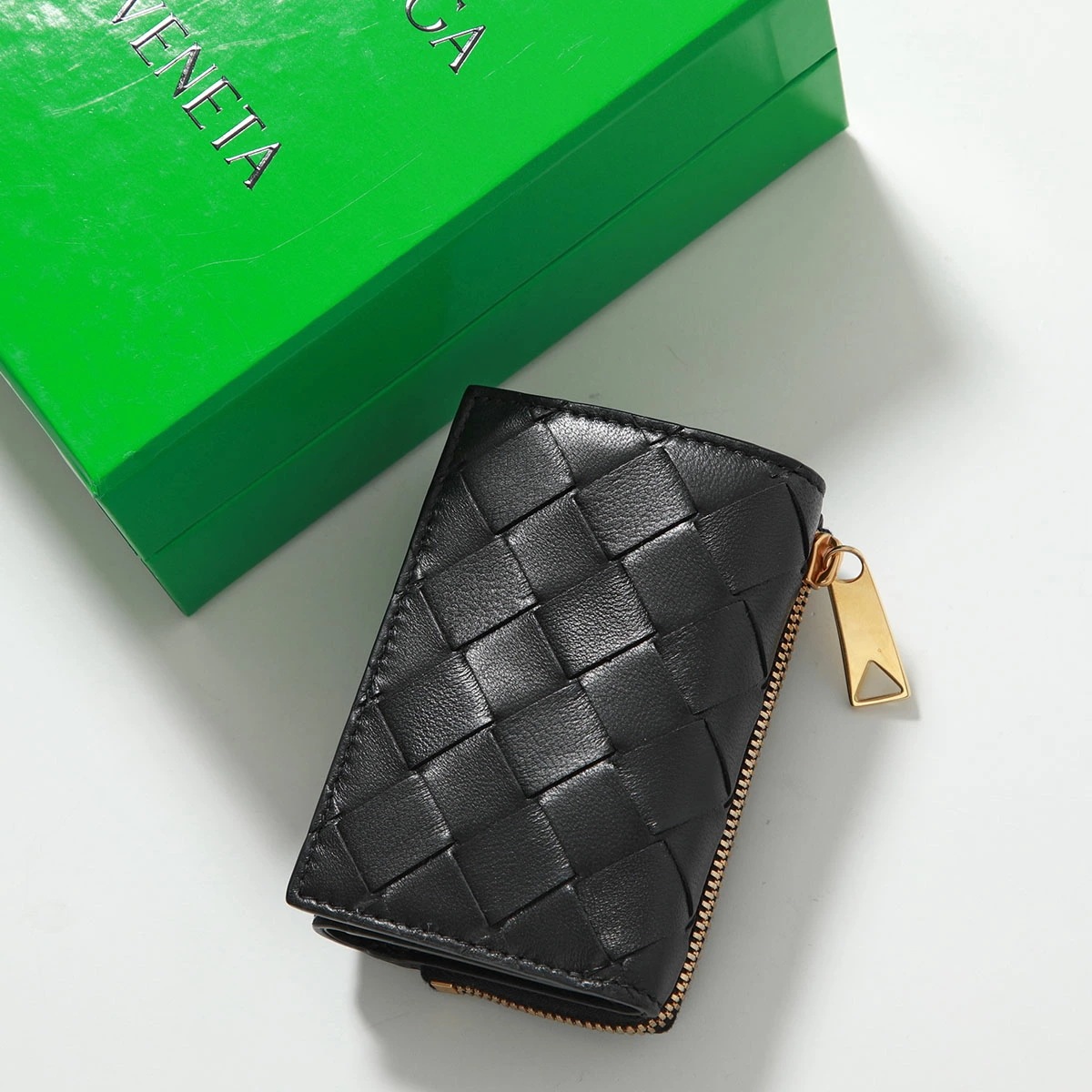 BOTTEGA VENETA ボッテガヴェネタ 三つ折り財布 690568 VCPP3 レディース スモール イントレチャート 三つ折りファスナーウォレット 8425 690568VCPP38837 57,761円
