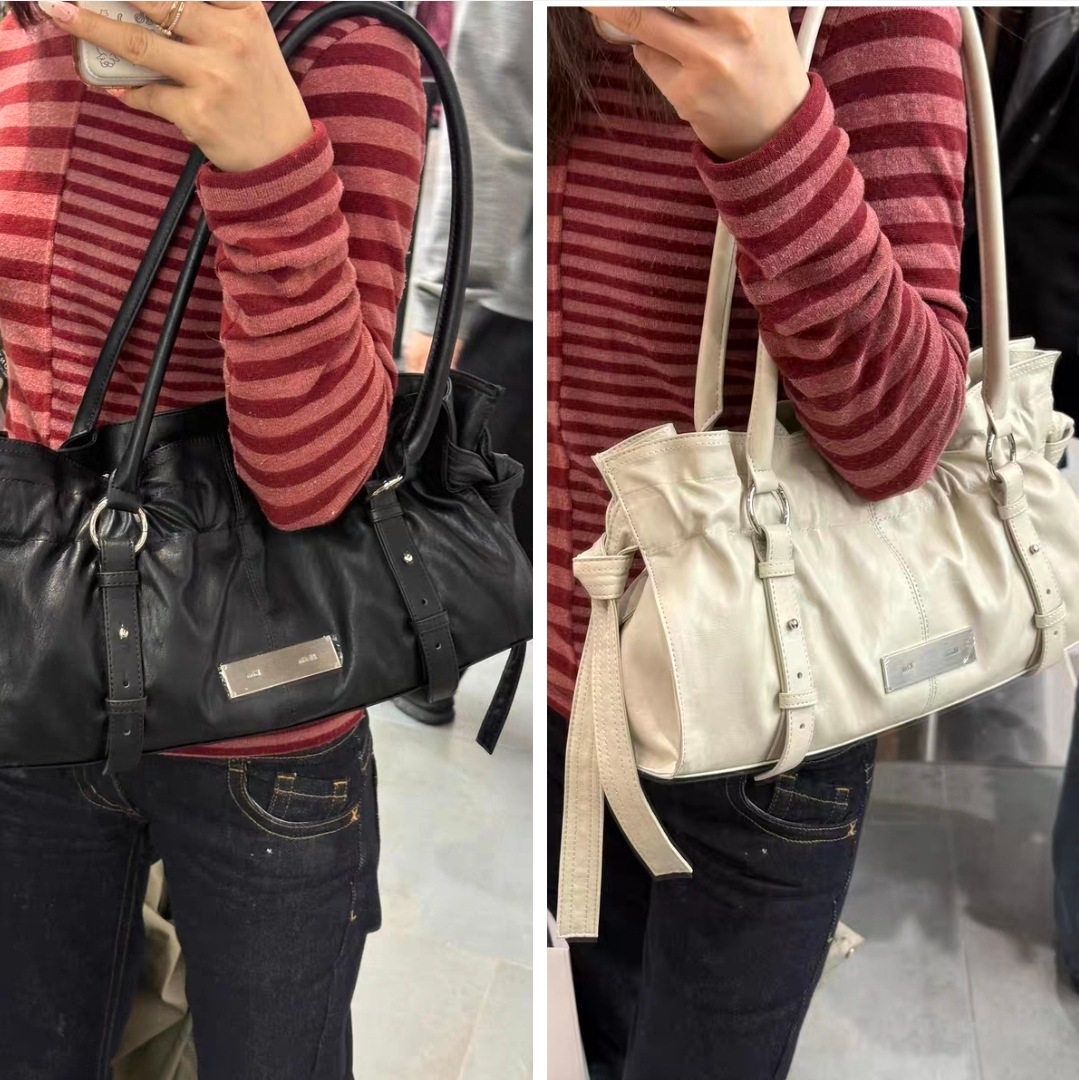 SHIRRING TIE BUCKLE SHOULDER BAG 2色