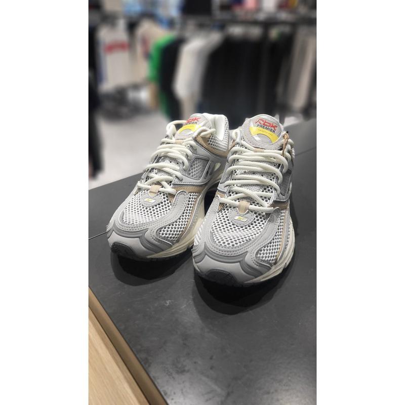 [驪州店] RESO4EPTUG2 プレミア トリニティ KFS 男女共用運動靴