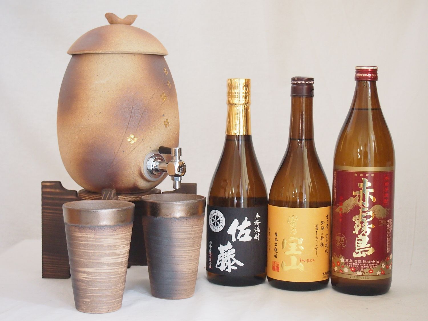 信楽焼明山窯　焼酎サーバー　火色金小紋　2200ｃｃ(滋賀県)+萬古焼備前金彩焼酎ペアカップ(三