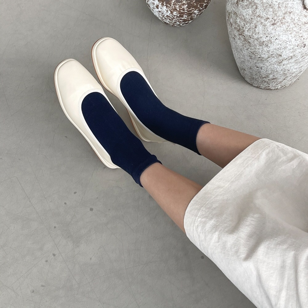 ステッチデザインが可愛いシンプルサンダル