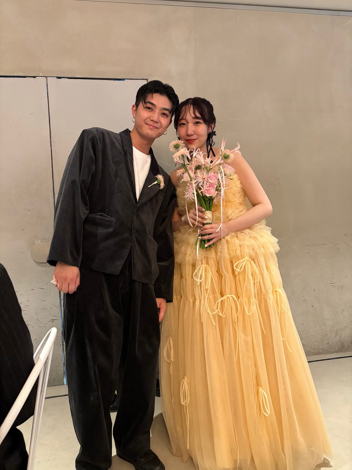 実例写真！カラードレス イエロー リボンチュールドレス ベアトップ 編み上げ プリンセスライン 前撮り 結婚式