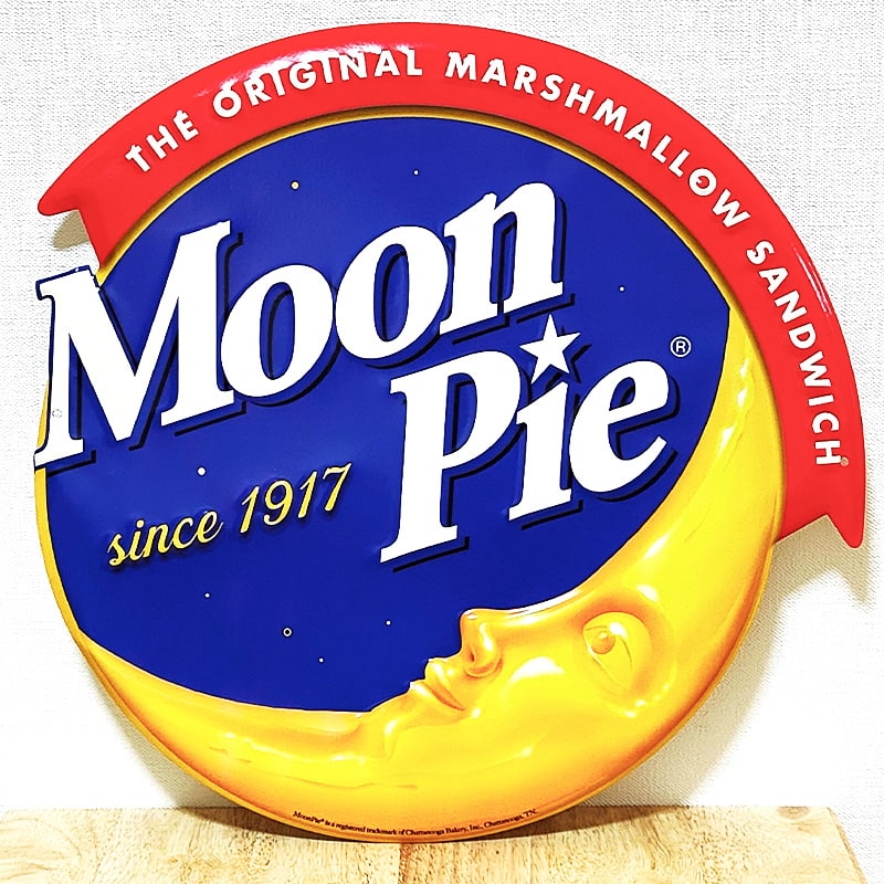 ブリキ看板 Moonpie アンティーク ムーンパイ ダイカットエンボスメタルサイン ガレージ プレート 可愛い 壁飾り 正規ライセンス品 アメリカン 雑貨 インテリア おしゃれ サーファー かわいい