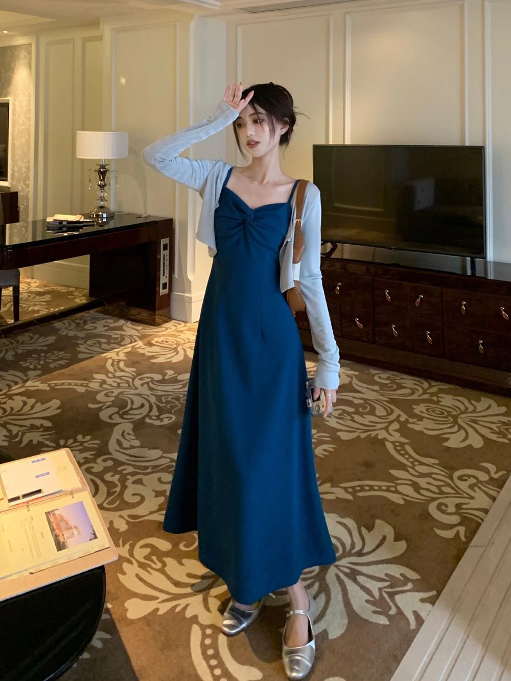 ドレスプラスサイズ女性フレンチスタイルピュアカラーホルタードレスセクシー薄い韓国ファッション婦人服 5,084円
