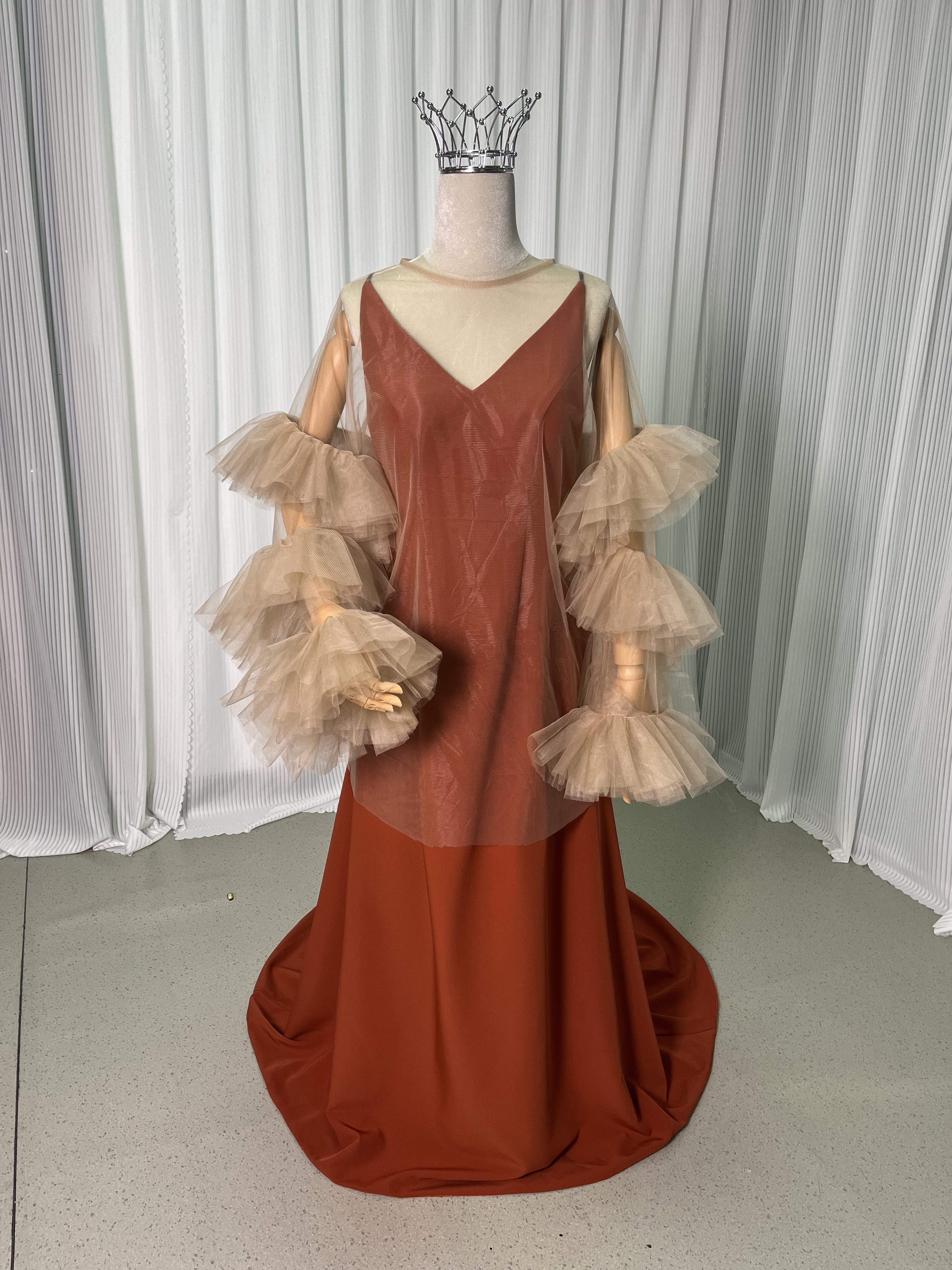 カラードレス ツーピース ベージュ テラコッタ色 ロングスリーブ デザイン感