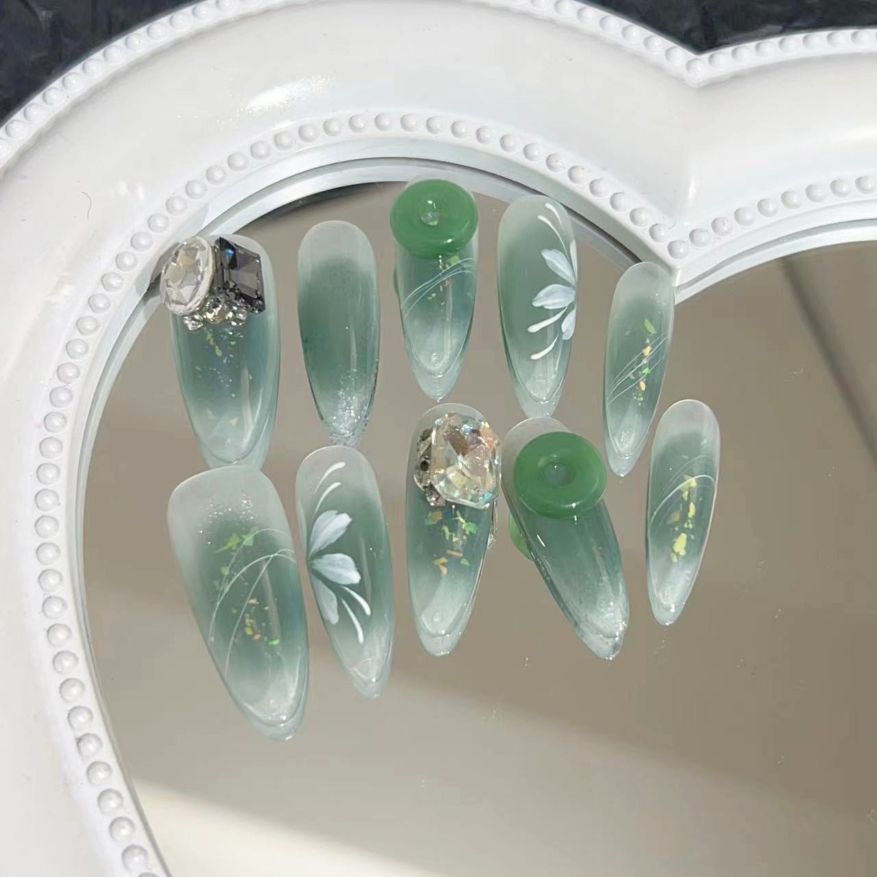 ウェアラブルマニキュア 純ハンドメイドマニキュア仕上げ フェイクネイルパッチ オズの魔法使い 手描きフラワーブラッシュ スパークリングインクジェイド