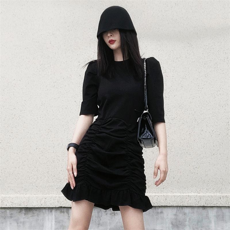 女性のスリムニットドレスショートドレス夏のファッショントレンド新しいパーソナリティプリーツ半袖ウエストショートスカートブラックシンプルで用途の広いカジュアルな女性のスカート 5,579円