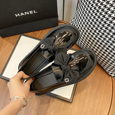 靴 くつ パンプス レディースパンプス ローファー 光沢 リボン 歩きやすい 履きやすい 疲れにくい 美脚 脚長 かわいい 大人可愛い きれいめ シンプル カジュアル 大人 上品 おしゃれ かっこいい