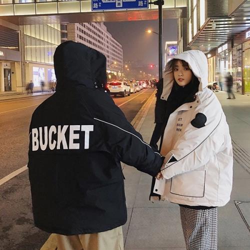 【即納】ダウンコート ダウンジャケット ブルゾン アウター 男女共用 ユニセックス フード付き 冬 長袖 ショート丈 裏ボア バックプリント 大きいサイズ おしゃれ 可愛い オルチャン 韓国 厚手 あ