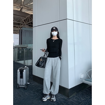 グレーの足の衛のズボンの女性の秋冬はゆったりしていてやせています 5,249円