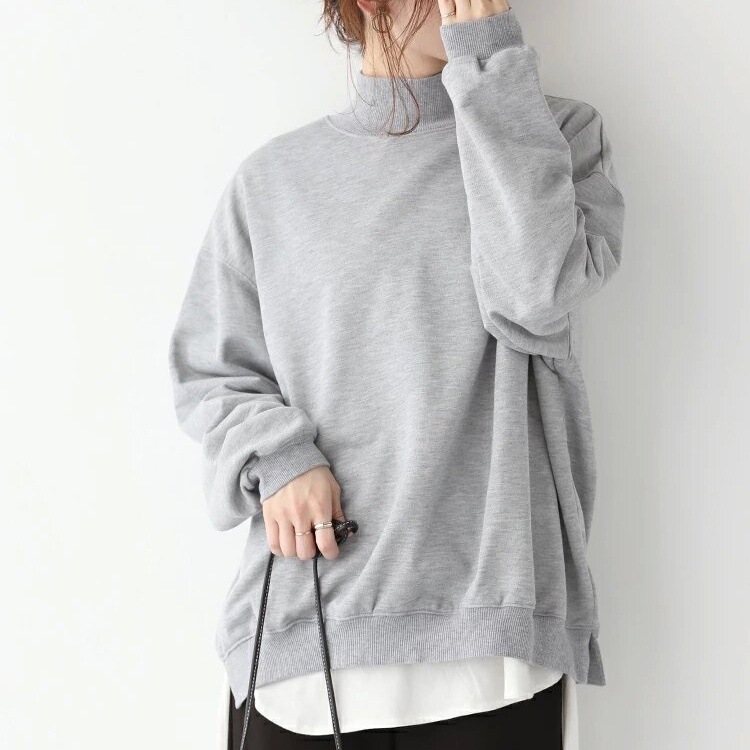トップス スウェット 長袖 ハイネック プルオーバー サイドスリット 重ね着風 ミディアム丈 かわいい 大人可愛い きれいめ シンプル 上品 おしゃれ かっこいい カジュアル こなれ感 個性的 ラフ