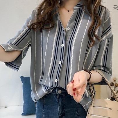 トップス シャツ カットソー 白トップス 白シャツ フロントボタン スタイルアップ 袖あり 5分袖 五分袖 襟なし Vネック 大人可愛い きれいめ シンプル 大人 おしゃれ お洒落 かっこいい