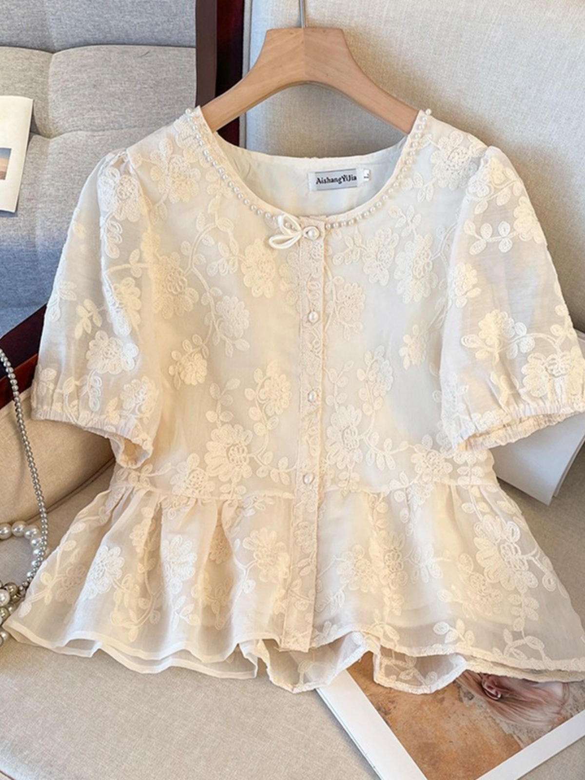 【1点ご購入 で10点プレゼントいたします】婦人夏服刺繍半袖シャツ婦人洋風減齢小シャツ太ったMM腹部隠し痩せた上着女性