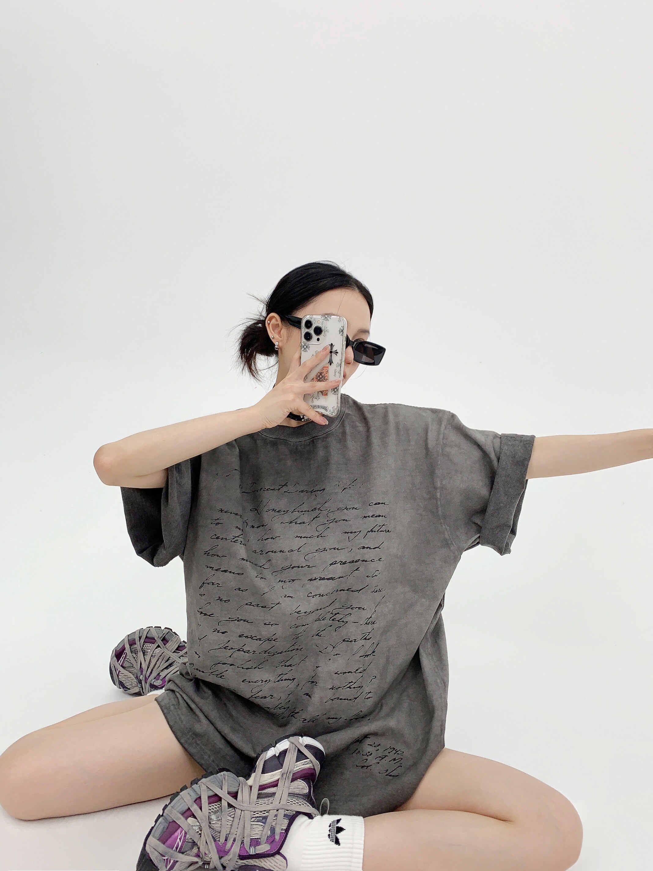 こなれた雰囲気がたまらない ハンドライティングプリント オーバーサイズ 半袖Tシャツ ウォッシュ加工 ドロップショルダー アメカジ Y2K風 韓国っぽ ストリート レディース カジュアル