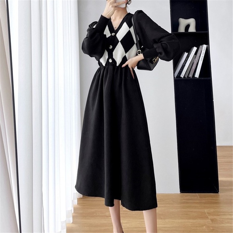 デザイン感菱格vネックニット長袖ワンピース女性秋冬コート付きインナースカート