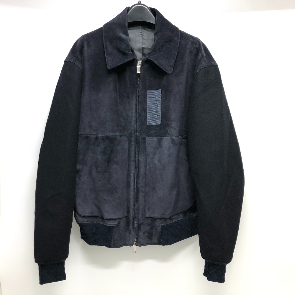 ジャケット 383L419A0686 テープロゴ スウェード 23AW アパレル アウター スエード/レザー ネイビー 104,500円