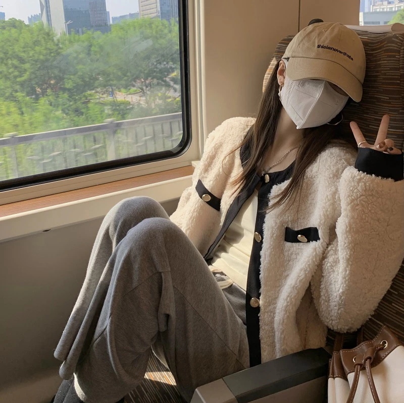 2023 デザインコントラストカラーぬいぐるみジャケット女性の冬の新しい肥厚ルーズカーディガントップ