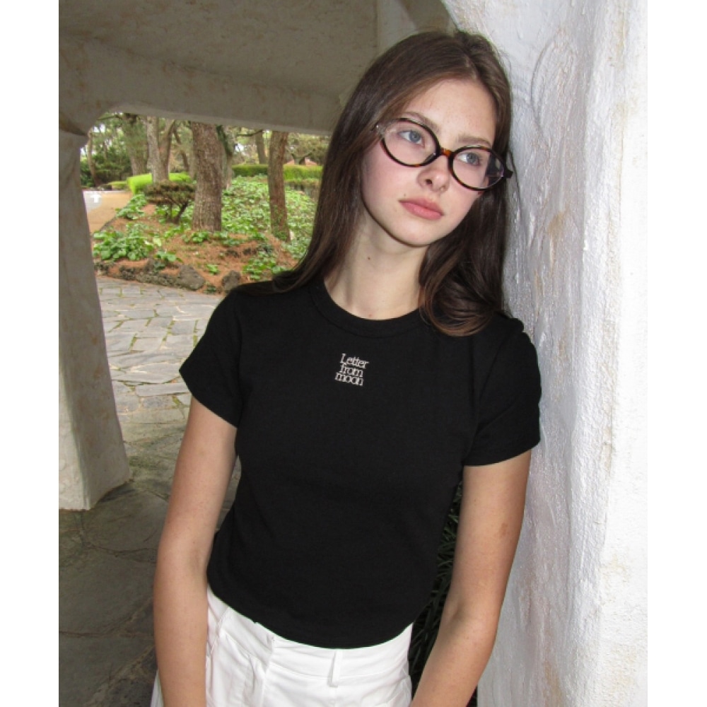 レターフロムムーンロゴシルバー刺繍入りスリムフィットTシャツ (ブラック)