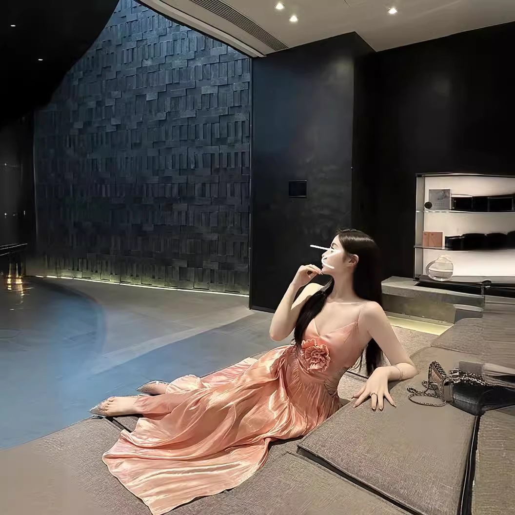 オレンジピンクサスペンダー立体フラワープリーツドレスロングスカート女性用軽い大人プリーツバックレスホリデースカート