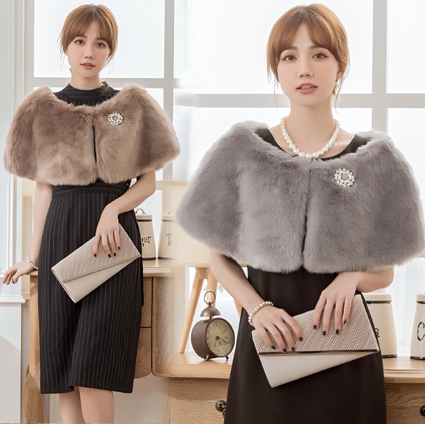 ファーケープ ストール スカーフ デザイン 美ライン モコモコ ふわふわ 裏地 フェイクファー 装飾 カラバリ セレブファッション エディター かわいい 大人可愛い きれいめ シンプル カジュアル