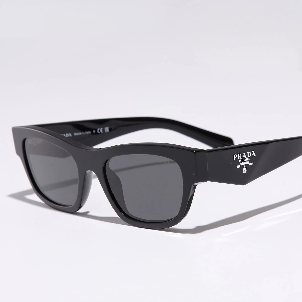 PRADA プラダ シンボルサングラス SPR B09 レディース スクエア型 ウェリントン型 セルフレーム フルリム ロゴ アイウェア 16K-08Z