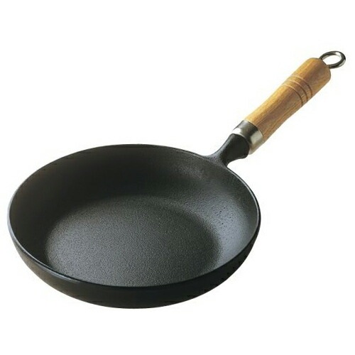 【正規品】岩鋳 南部鉄器 オムレツパン24 (木柄付) /日本製 国産品 IH100V対応 IH200V対応 鋳物 鉄製品 フライパン オムレツ用 オムライス用 鉄分補給 健康 煮物 炒め物 ステーキ