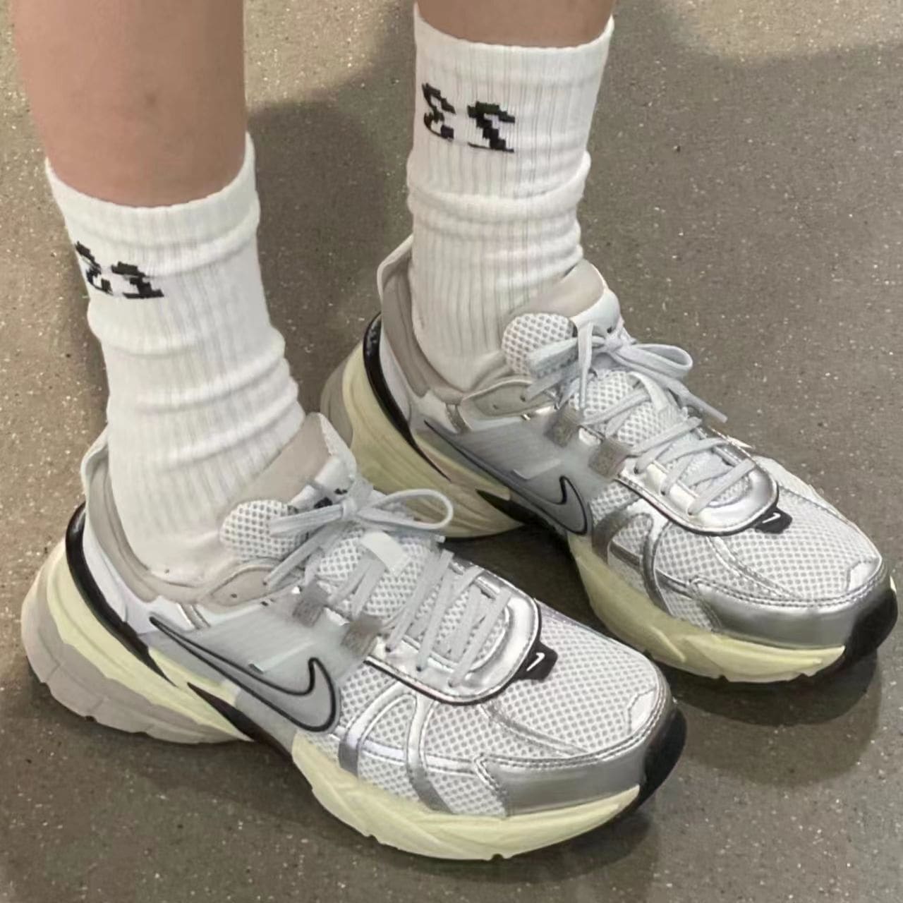 NIKE 正規品WMNS V2K RUN / V2Kラン fd0736-100