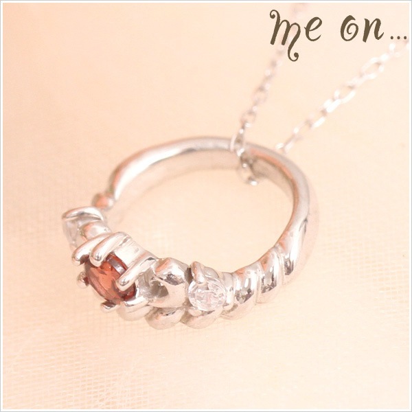 me on... K10ホワイトゴールドガーネット＆天然ダイヤモンドティアラモチーフプチネックレス 発送目安：２３週間